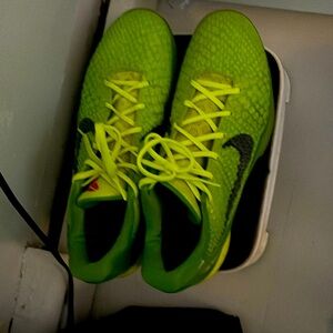 Kobe grinch size 13